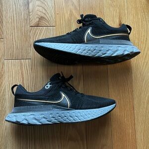 Nike react mens sneakers black and gold worn once size 11.5